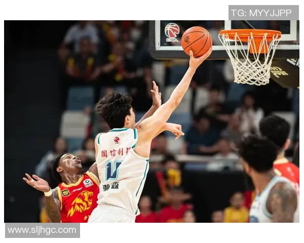 杨瀚森归队后首战青岛大胜深圳 贺希宁24+6赵嘉义17+7